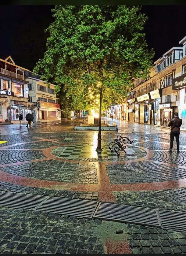 Polo View High Street, Srinagar's first completely pedestrian and wire-free market (Twitter/Srinagar Smart City)