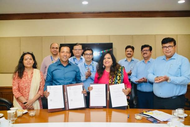 Signing of MoU between AAI and Bihar Government.