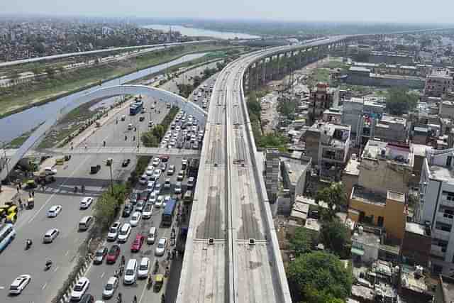 The work was completed without causing any major disruption to the flow of traffic below.