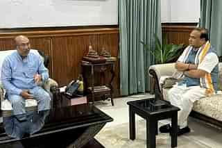Assam Chief Minister Himanta Biswa Sarma (right) meeting Manipur CM last week.