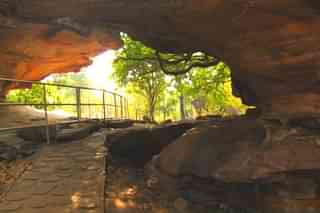 Bhimbetka Cave Shelter (Pic Via Wikipedia)