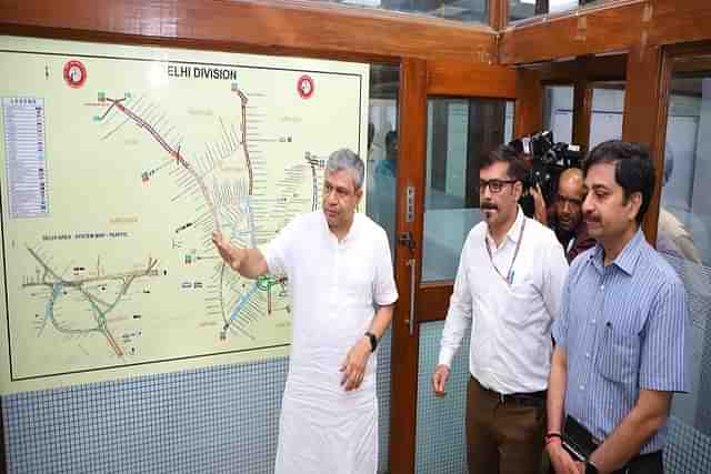 Railway Minister Ashwini Vaishnaw at the control room of Delhi Division.