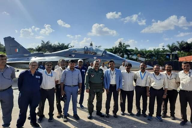 Group Photo with Tejas Mk-1A series production trainer aircraft with IAF Deputy Chief standing in the middle (Pic via Twitter @livefist)