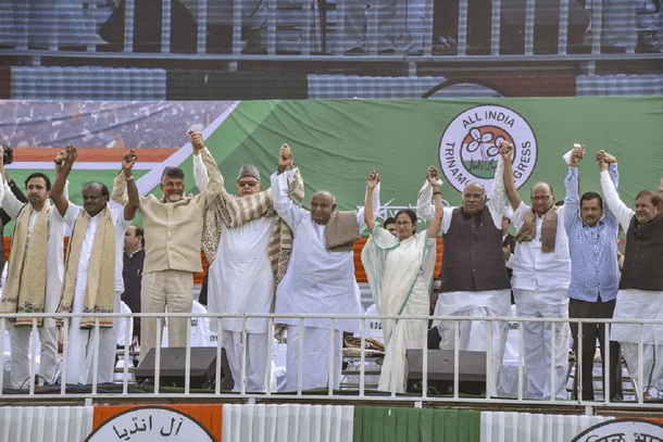 Opposition leaders at a rally in Kolkata before 2019 Lok Sabha polls.