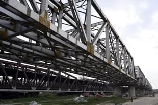 The new railway bridge and the Loha Pul in the backdrop. (Source: Sanjeev Verma/HT)