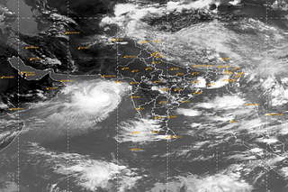 The landfall is predicted to occur near Mandvi-Jakhau Port on the evening of 14 June. (IMD)