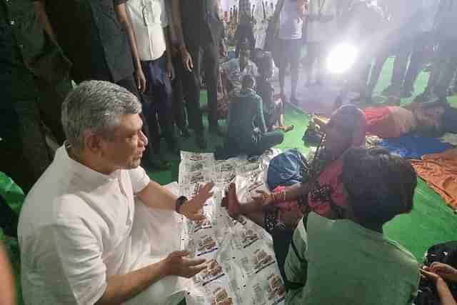 Railway Minister Ashwini Vaishnaw speaking to pilgrims and passengers at Puri station.