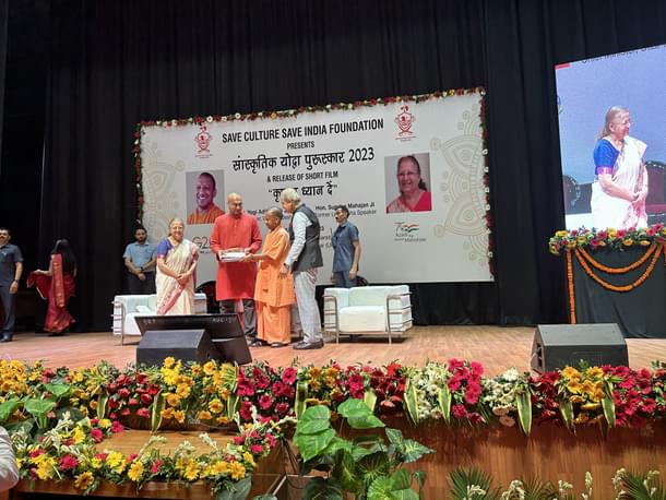 Newar receiving the award