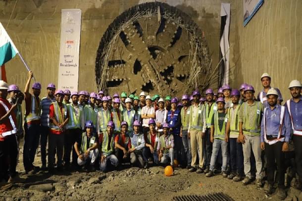 In order to cross this drain by Sudarshan 8.1, the latest techniques were used and utmost care was taken by the experts.