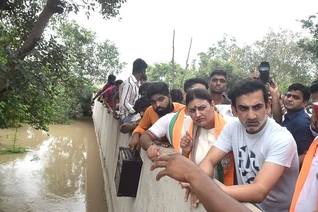 BJP MP Gautam Gambhir inspecting the flood-affected region in Delhi (Pic Via Twitter)