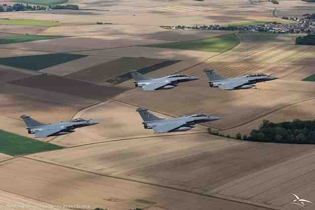 Indian and French Air Force Rafales practicing flying in-formation for Bastille Day parade. (image via @IAF_MCC)