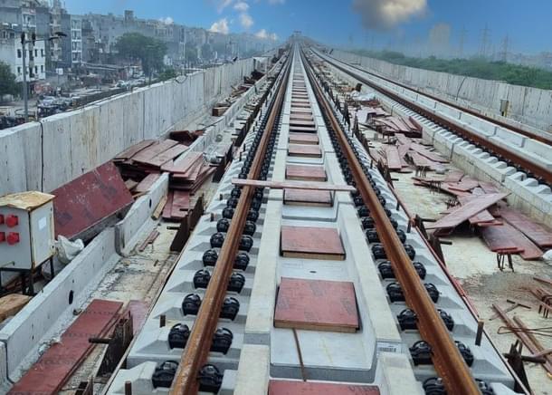 Ballast-less track slabs.