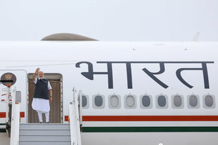 Prime Minister Narendra Modi
emplanes for Paris. (Photo: PMO India/Twitter)
