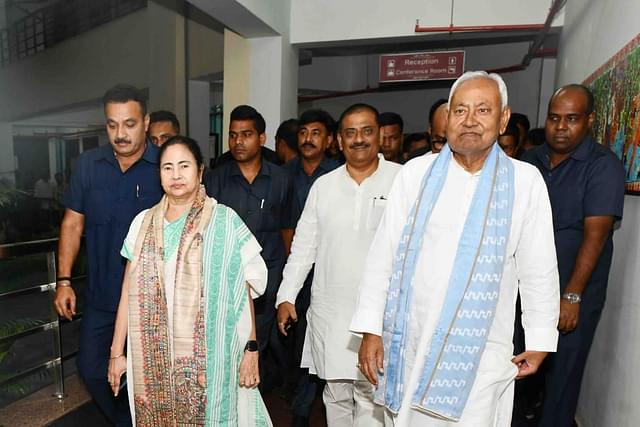 West Bengal chief minister Mamata Banerjee (L) and Bihar chief minister, Nitish Kumar in Patna (Facebook)