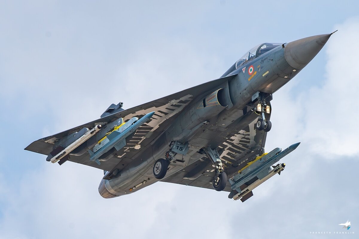 Tejas Mk-1 jet carrying 'Made-in-India' Astra Mk-1 missile. (X/@Praneethfrank)