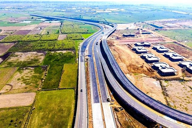 The proposed six-lane highway, complete with service roads where necessary, has its alignment finalised. (Nitin Gadkari/X)