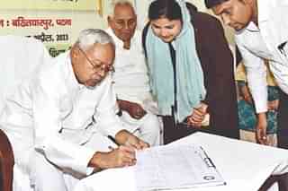Bihar CM Nitish Kumar submitting his details to enumerators during the caste survey