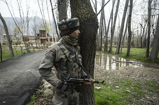 Representative image of an army soldier in Kashmir (Waseem Andrabi/Hindustan Times via Getty Images)