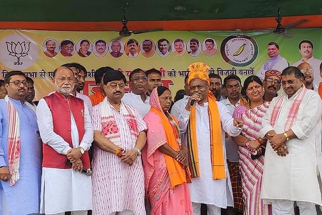 Former CM and BJP leader Babulal Marandi (in yellow headgear) campaigning for Yashoda Devi (to his right in pink saree) at Dumri