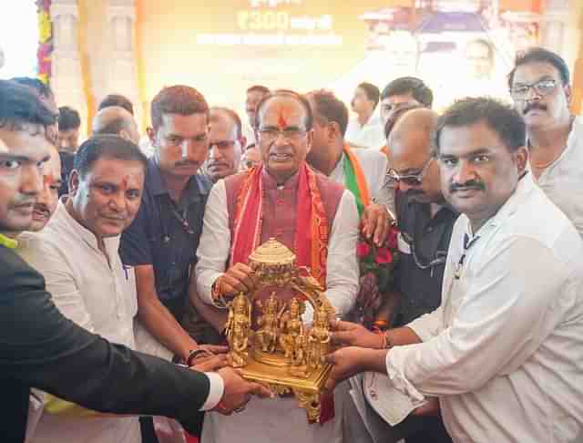 CM Chouhan laid the foundation stone of Shri Ramraja Lok in Orchha. 