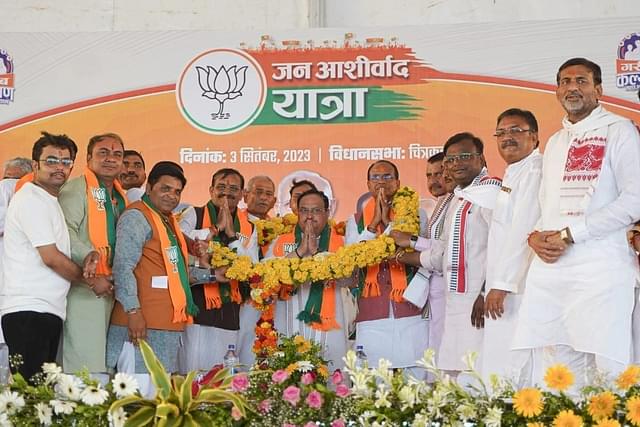BJP president JP Nadda (centre) flanked by MP BJP leaders.