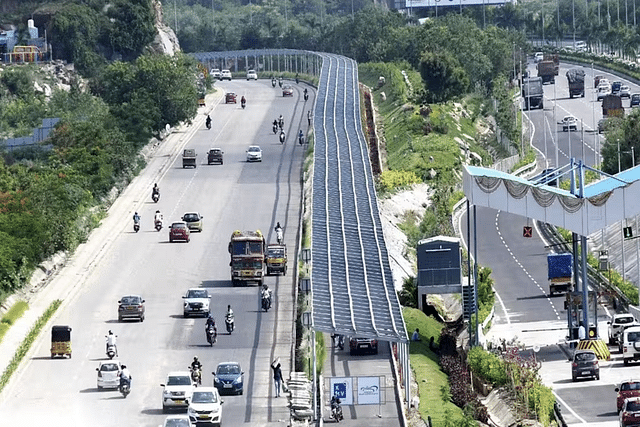 Solar cycling track along the ORR in Hyderabad. (X)