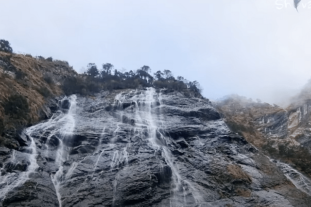 Chumi Gyatse waterfalls (Pic Via YouTube screengrab)