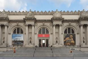 The Metropolitan Museum of Art (The Met) entrance façade in Upper East Side, Manhattan, New York City (Photo: Lucas Ferretti/Flickr/Wikimedia Commons)