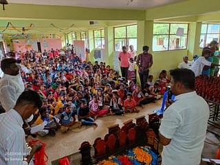 Ananthan addressing school students