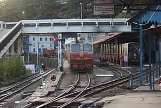 A Narrow Gauge train at Shimla Railway Station (Image via Wikimedia Commons)