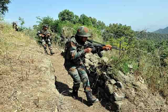 Indian army soldiers take position near the Line of Control. (Representative Image) (Nitin Kanotra/Hindustan Times via GettyImages)