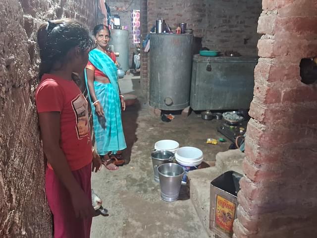 Neighbours who fill water from Kanti Devi's home. (Source: Swarajya)