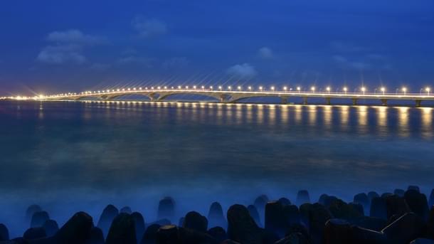 Night view of Sinamale Bridge
