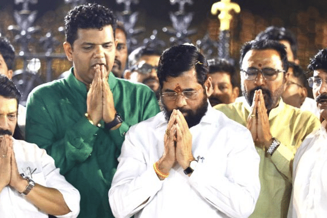 Maharashtra CM Eknath Shinde at Bal Thackeray's memorial in Mumbai (Pic Via Twitter)