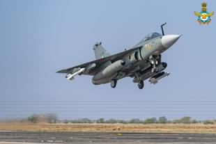 Tejas Mk-1 jet taking off. (Image via X/@IAF_MCC)