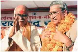 LK Advani (L) and Ashok Singhal (Facebook)