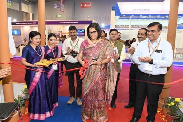 CRB Jaya Varma Sinha inaugurating Railway Pavilion at Trade Fair.