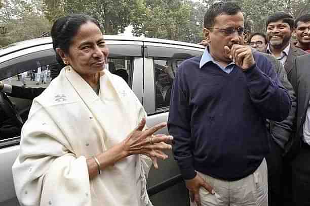 West Bengal Chief Minister Mamata Banerjee with her Delhi counterpart Arvind Kejriwal. (Mohd Zakir/Hindustan Times via Getty Images)