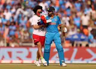A intruder wearing 'Free Palestine' t-shirt attempted to hug Virat Kohli on the ground during India vs Australia finals.