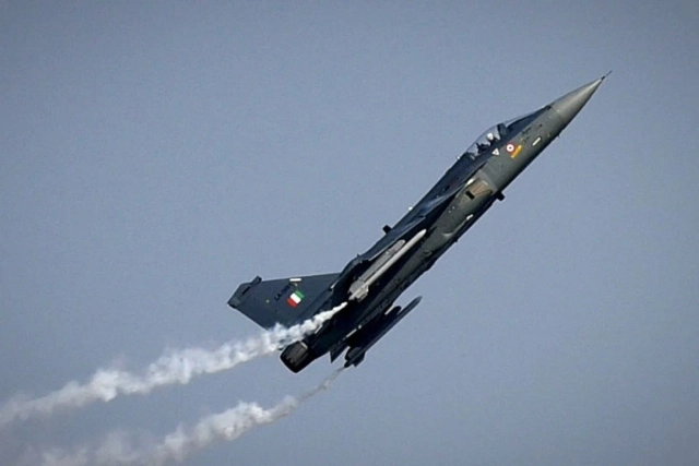 Indian Air Force Developing Indigenous Jammer Pod For LCA Mark 1A Fighter Aircraft