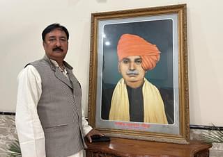 Shakti Singh with his grandfather Gurudutt's portrait