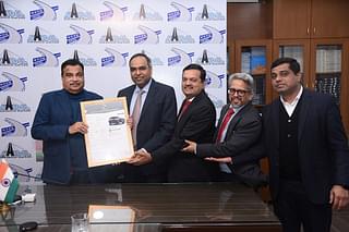 Union Minister for Road Transport and Highways, Nitin Gadkari handing over the BNCAP Certification to  Shailesh Chandra, MD, Tata Motors