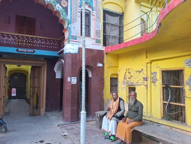 Old houses and temples with devotees and saints of all ages are the life of most of the inner streets of the town.