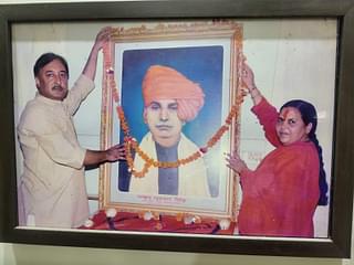 BJP leader Uma Bharati garlanding the photo of  Thakur Gurudutt Singh.