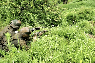 Indian Army troops during an encounter (Representative Image) (Pic Via Twitter)