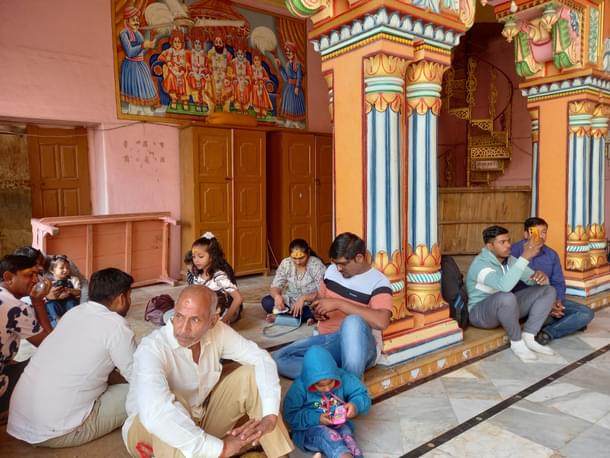 Devotees at the Dashrath Mahal. (Image: Sumati Mehrishi)