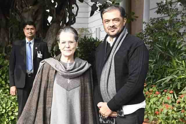 Sonia Gandhi (L), Sunil Kedar (R)