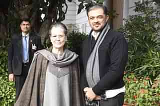 Sonia Gandhi (L), Sunil Kedar (R)