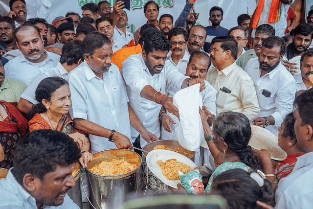 Annamalai along with BJP leaders distributing food and relief material (Annamalai/Twitter)
