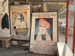 Portraits of Mahant Paramhans and Thakur Gurudutt kept near entrance of VHP's Mandir Nirmal Karyashala 